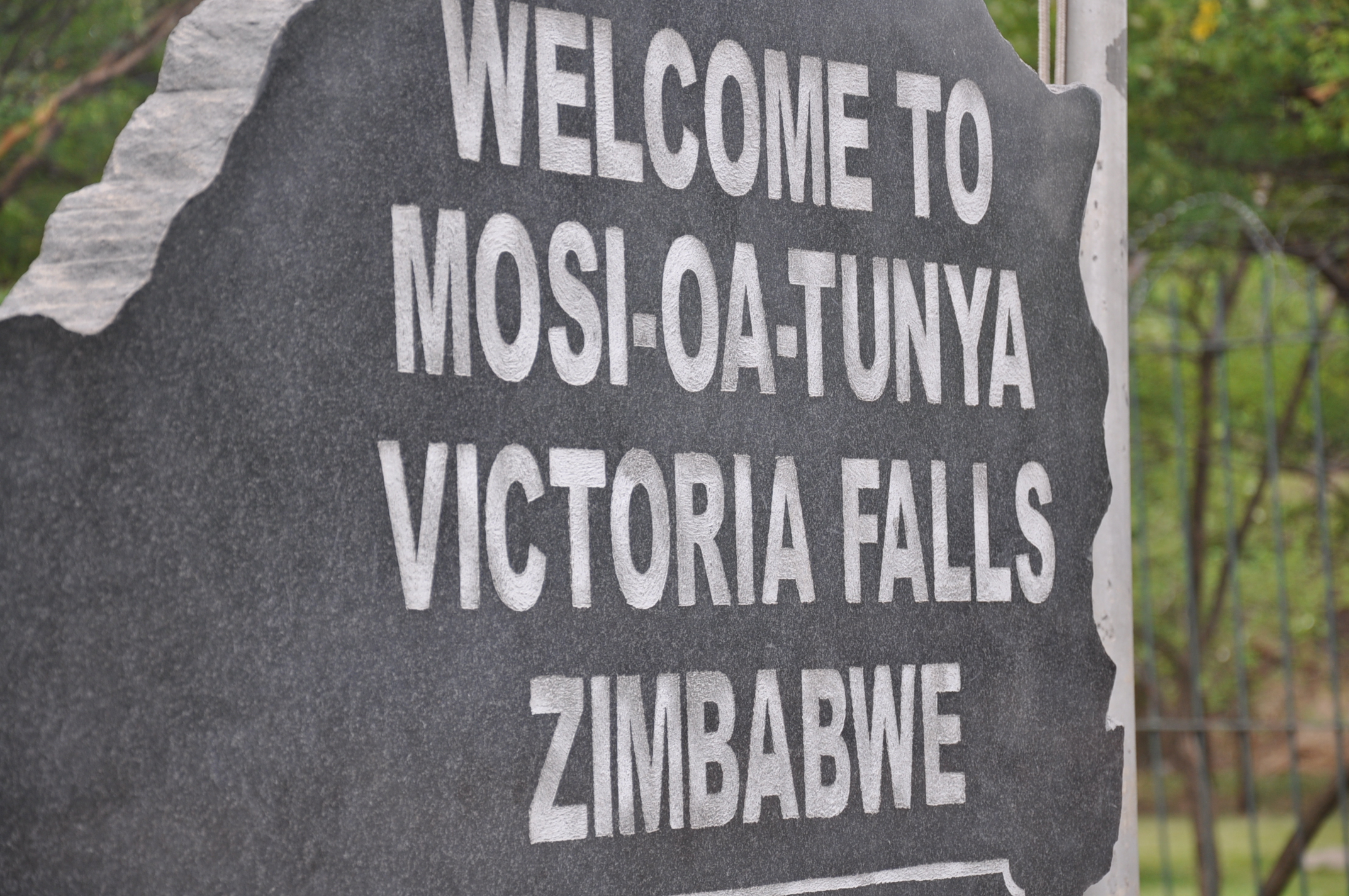 Welcome_to_Victoria_falls1